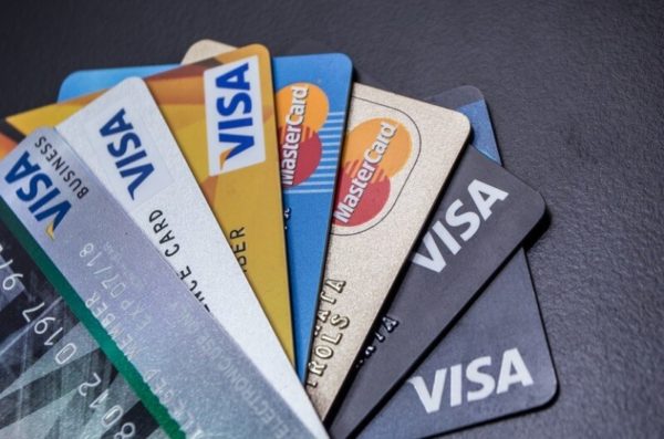 thẻ visa là gì